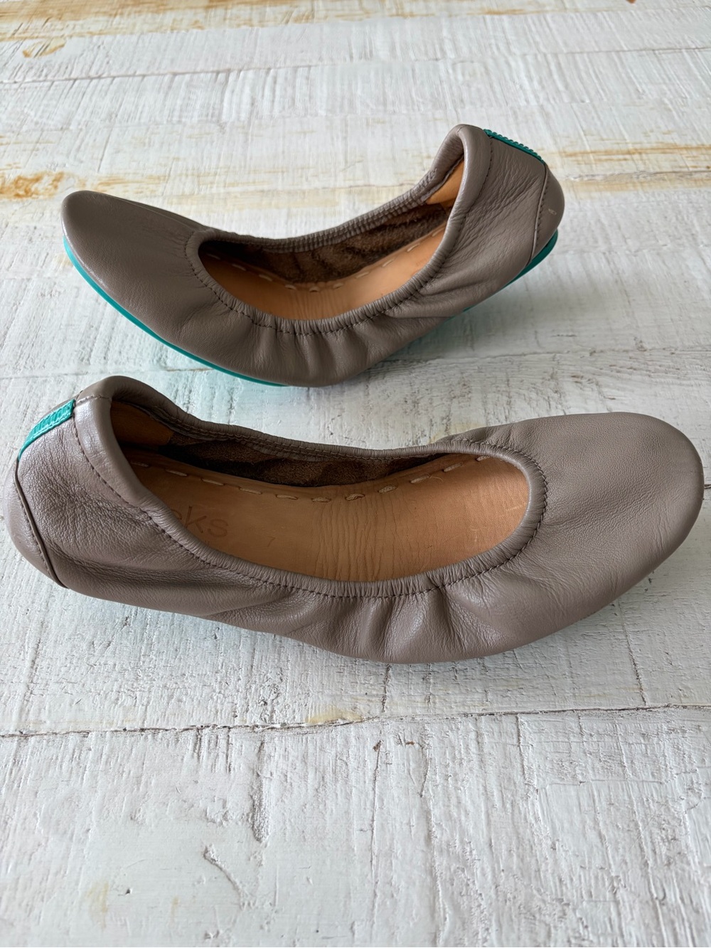 Tieks by Gavrieli size 7 Taupe Leather Ballet Flats Foldable Travel Comfort